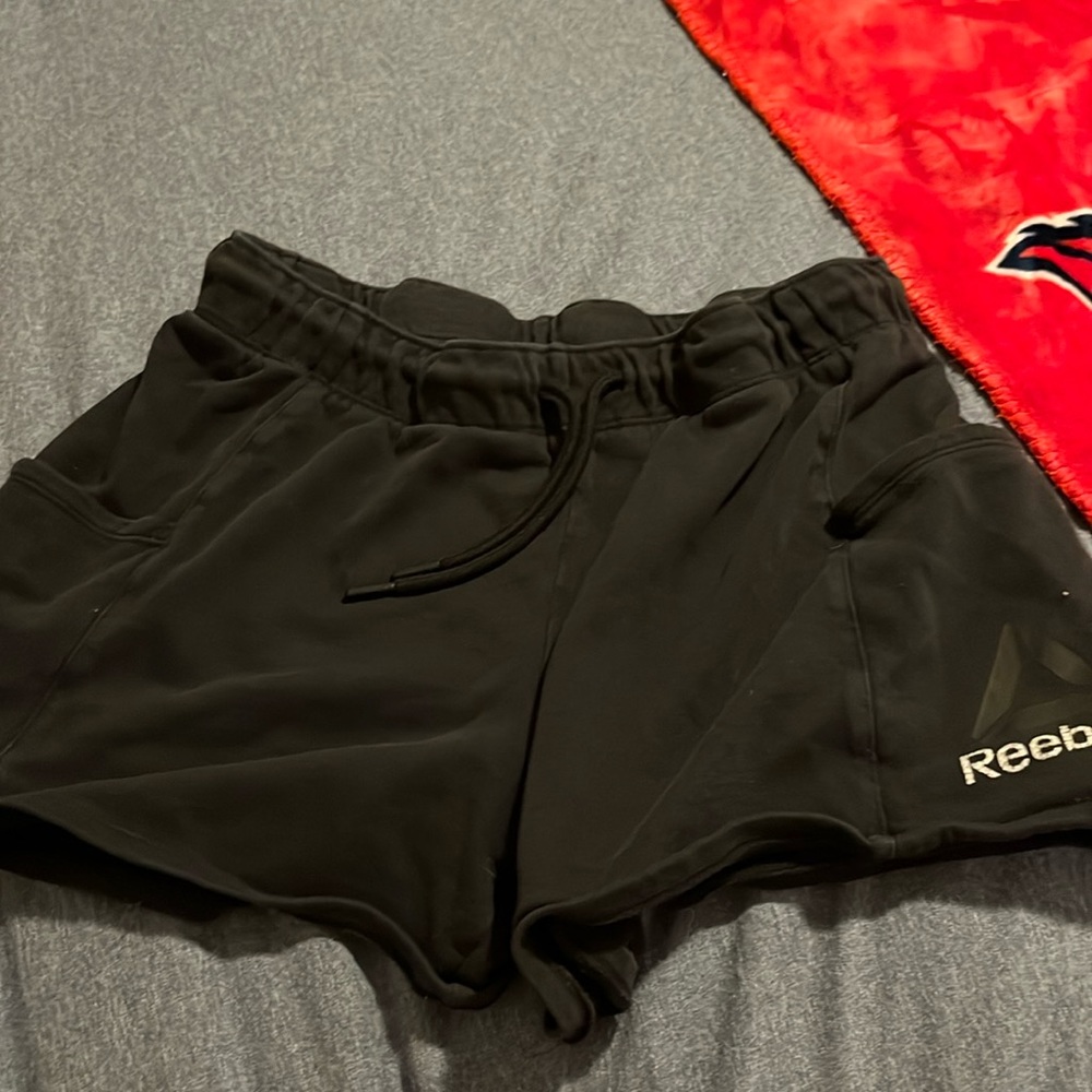 Very stretchy shorts size L Reebok